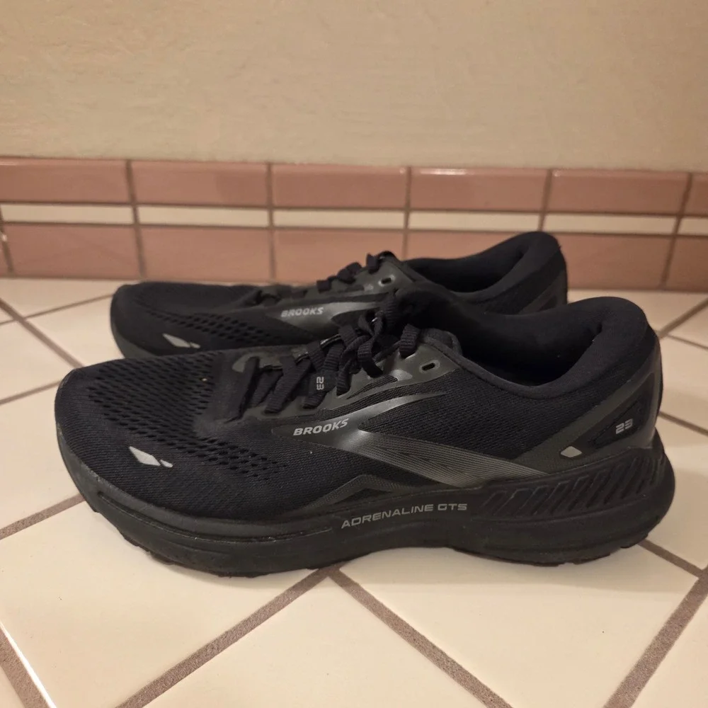 Brooks Adrenaline GTS 23 Mens Running Shoes Black 1203811B020 Size 8.5 Medium